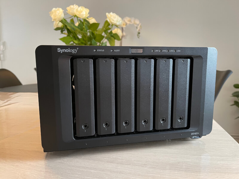 Synology DS1621+ Front.jpg